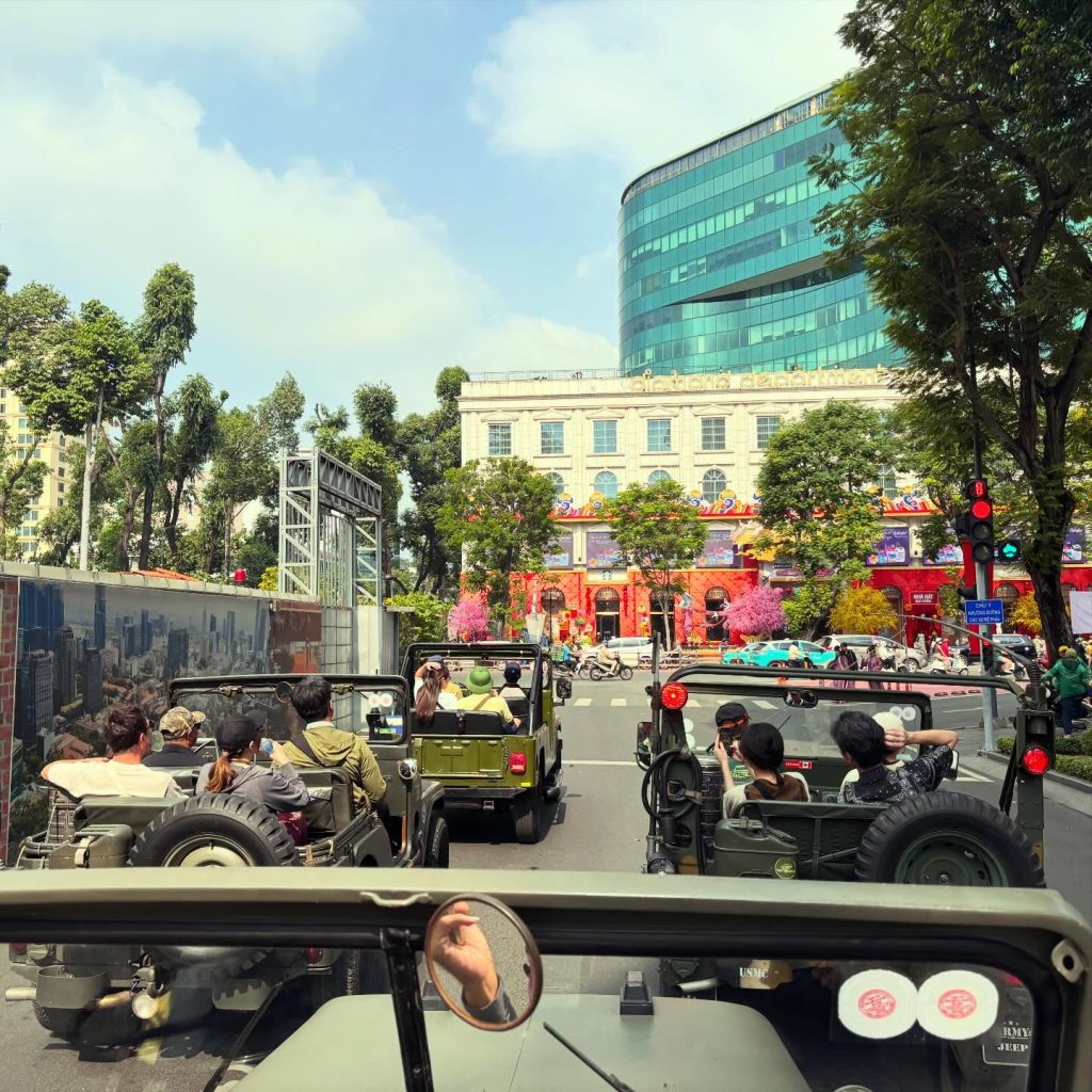 ホーチミン 
ジープツアー
